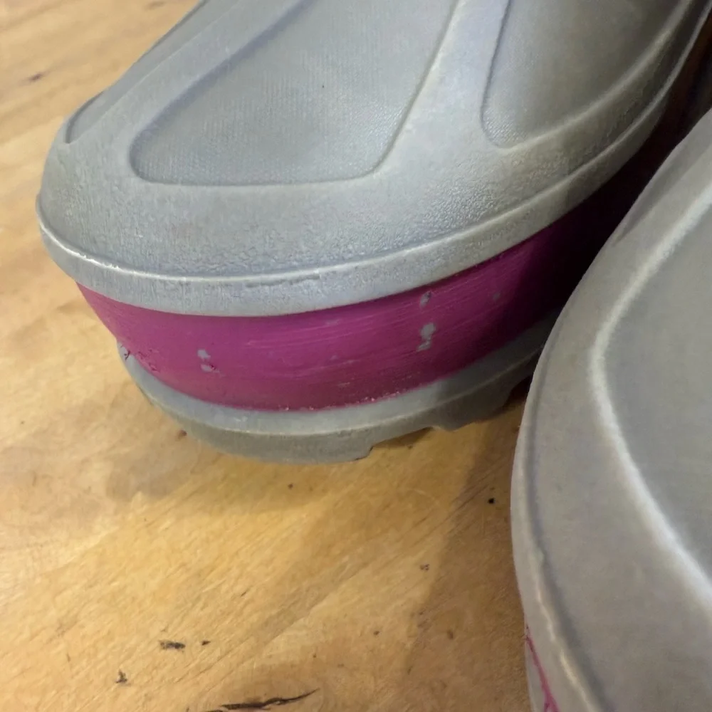 Ugg Australia Bobbey winter snow boots magenta and gray color combination size 5